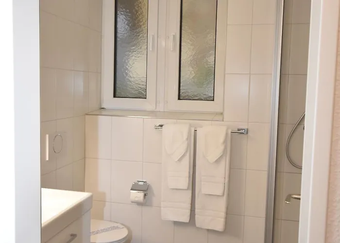 Centrally Located 2br - Color 23 アパート