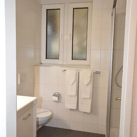 Centrally Located 2br - Color 23 Апартаменти