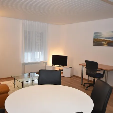 Centrally Located 2br - Color 23 Апартаменти *