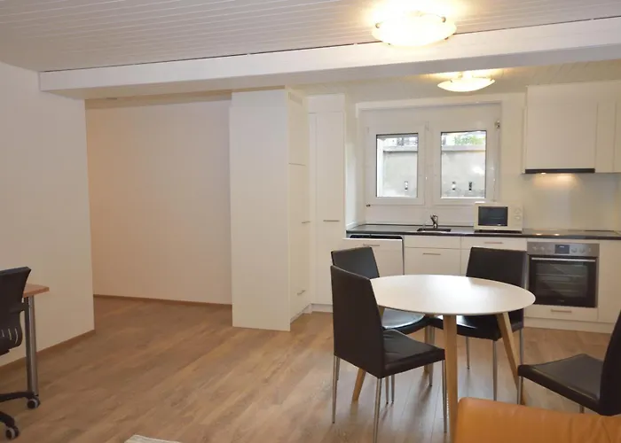 Centrally Located 2br - Color 23 *